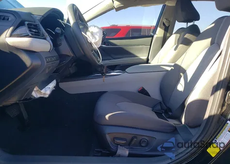 2022 Toyota Camry Le z USA, uszkodzony, nr VIN 4T1C11AK2NU683797